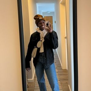 Meet your Posher, Emiola